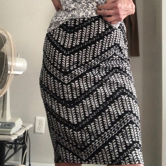 Geometric Pencil Skirt Size M Made in USA - Picture 3 of 8